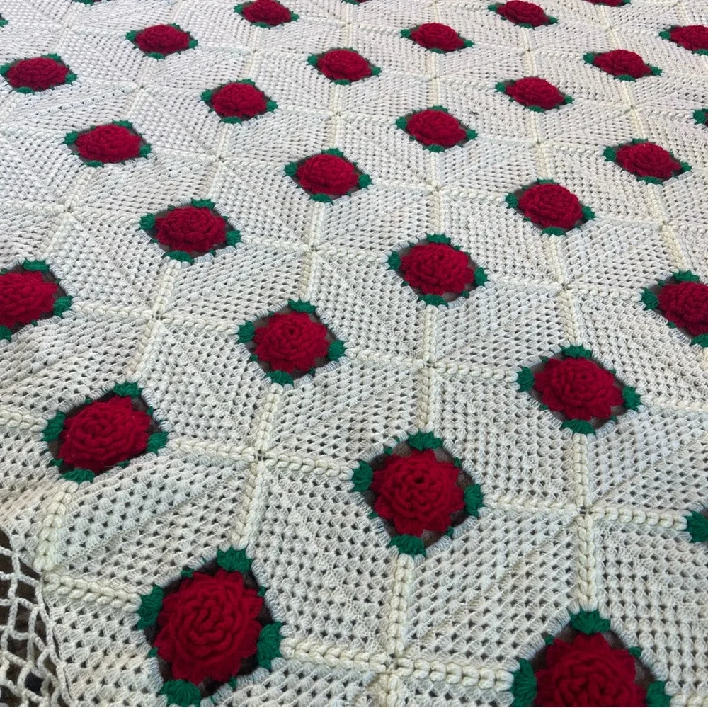 Vintage Hand Crochet Red Roses Bedspread Coverlet